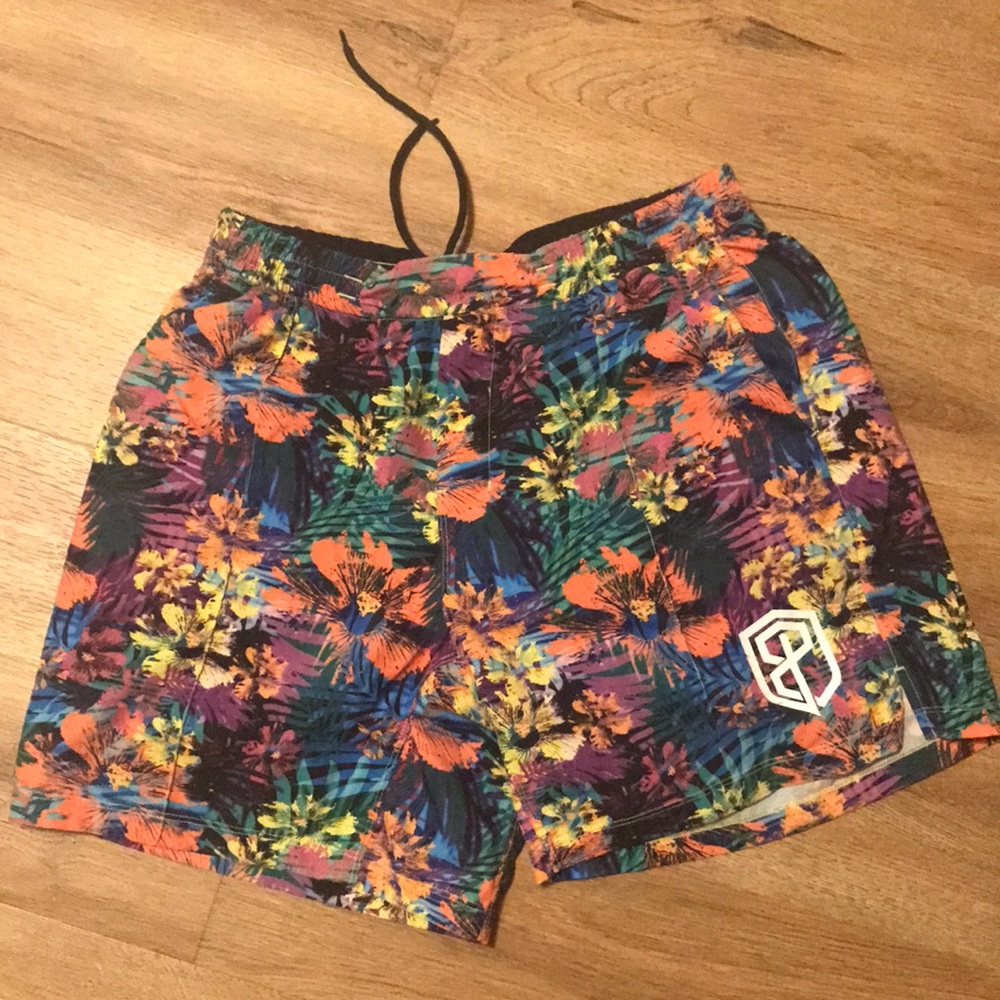 Men’s Medium Born Primitive Shorts